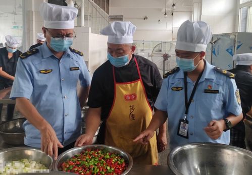 重慶市涪陵區(qū)龍橋街道市場(chǎng)監(jiān)管所 護(hù)航暑期安全，開展夏令營(yíng)食品銷售專項(xiàng)檢查